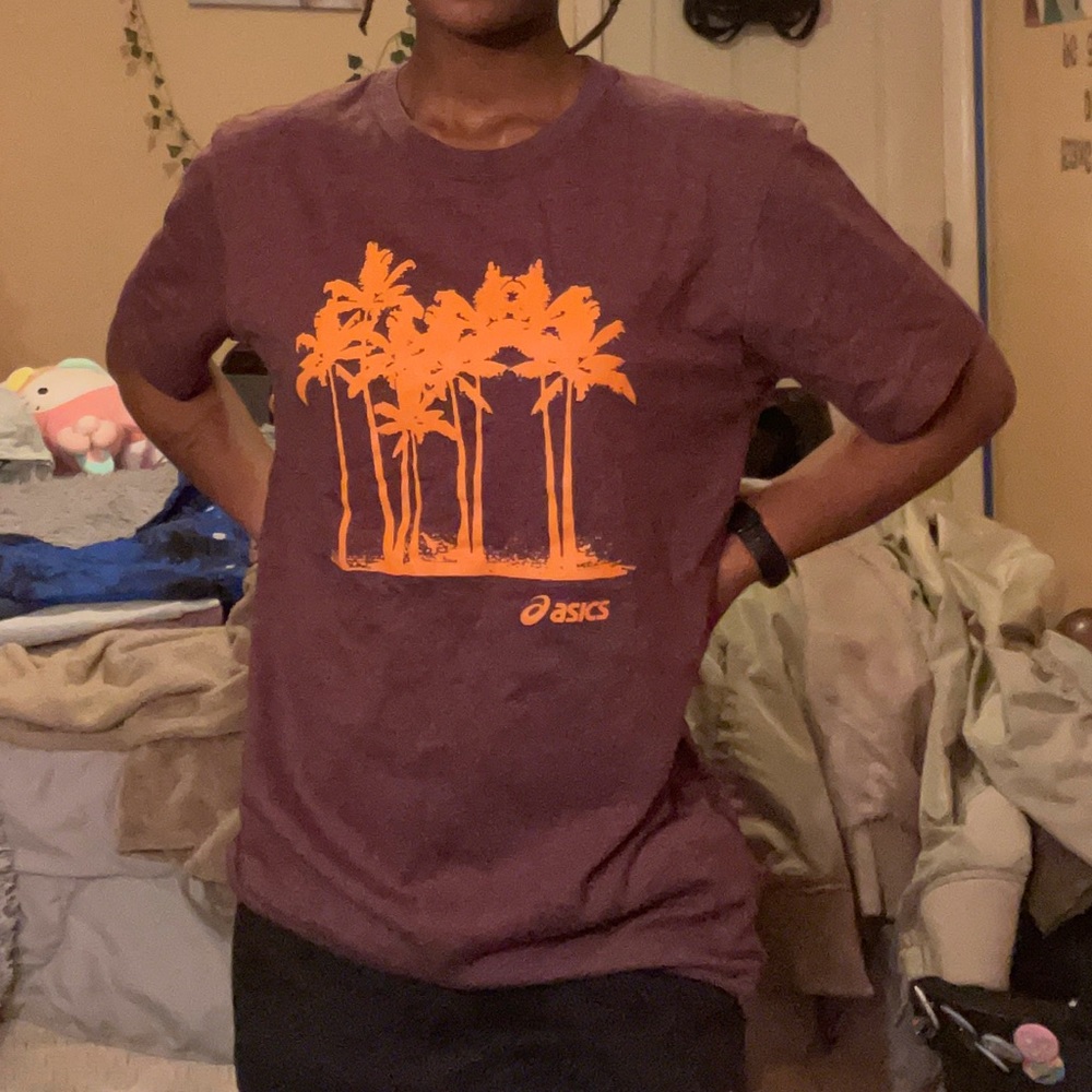 burgundy palm tree work tee